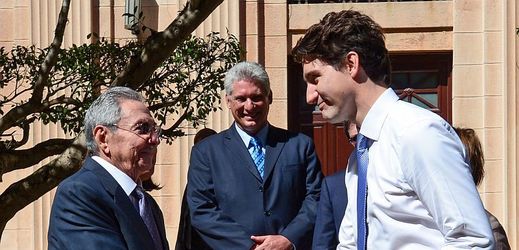 Kubánský prezident Raúl Castro a kanadský premiér Justin Trudeau.
