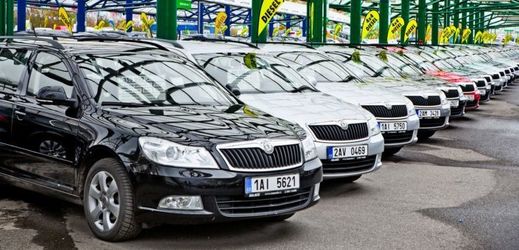 V Čechách je dlouhodobě nejžádanější značkou mezi ojetinami Škoda.
