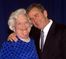 Barbara Bushová se synem Georgem W. Bushem, bývalým 43. prezidentem Spojených států amerických.