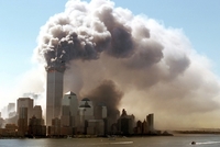 Snímek z útoku na Světové obchodní centrum 11. 9. 2001.