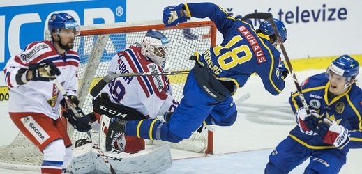 Čeští hokejoví reprezentanti v zápase se Švédskem.