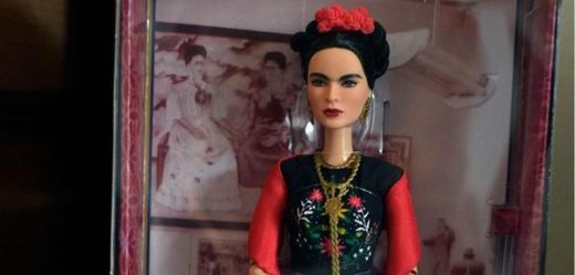 Barbie znázorňující malířku Kahlovou se nesmí prodávat.