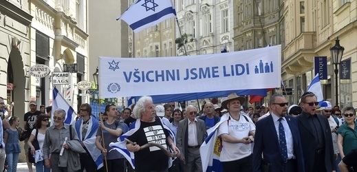 Účastníci si připomněli oběti holocaustu a 70. výročí založení Izraele.