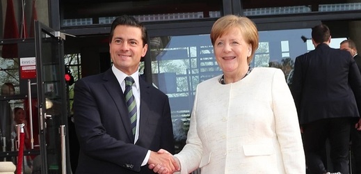 Mexický prezident Enrique Peňa Nieto a německá kancléřka Angela Merkelová.