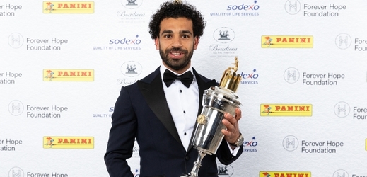 Mo Salah převzal tradiční cenu.