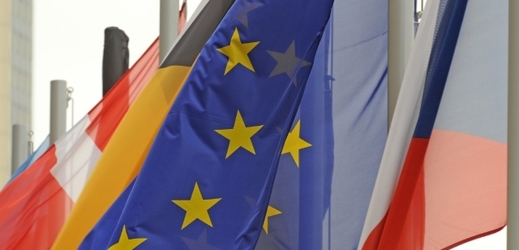 Vlajka Evropské Unie, České Republiky a dalších států EU. 