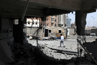 Budova poničená náletem v Jemenu (ilustrační fotografie). 