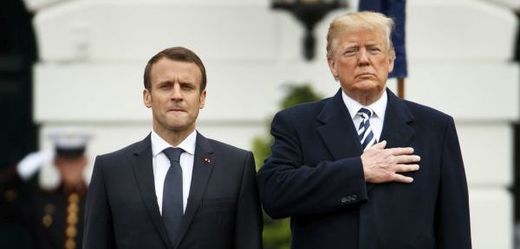 Zleva francouzský prezident Emmanuel Macron a americký prezident Donald Trump.