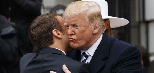 Francouzský prezident Emmanuel Macron a americký prezident Donald Trump.