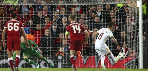 Fotbalisté římského AS prohrávali na hřišti Liverpoolu o pět branek, díky závěrečným deseti minutám se ale vrátili do hry.
