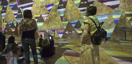 V Paříži se otevřela první galerie digitálního umění. Zahajovací výstava je věnována rakouskému malíři Gustavu Klimtovi.
