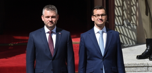 Polský premiér Mateusz Morawiecki (vpravo) a slovenský premiér Peter Pellegrini (vlevo).
