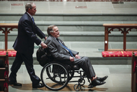 Exprezident USA Bush starší na intenzivní péči.