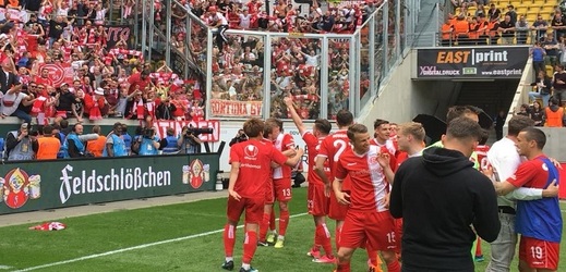 Fortuna Düsseldorf si výhrou v Drážďanech zajistila postup do německé Bundesligy.