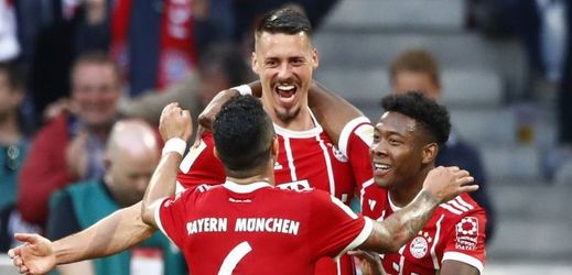 Fotbalisté Bayernu po vstřelené brance.