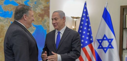 Izraelský premiér Benjamin Netanjahu (vpravo) a šéf americké diplomacie Mike Pompeo.