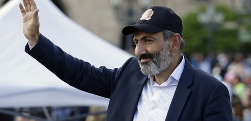 Arménci si volí nového premiéra a podle očekávání by se jím měl stát Nikol Pašinjan.