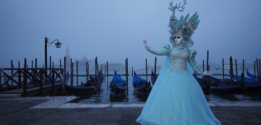 Únorový karneval v italských Benátkách.