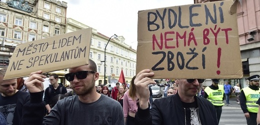 V Praze proběhla demonstrace za lepší bydlení.