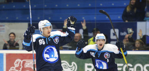 Tomáš Mertl (vlevo) se přesouvá do KHL.