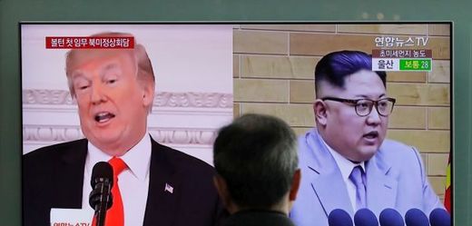 Americký prezident Donald Trump (vlevo) a severokorejský vůdce Kim čong un.