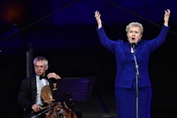 Zlínská filharmonie nabídne vystoupení Evy Urbanové. 