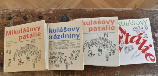 Česká vydání knih o Mikulášovi mezi exponáty na výstavě Malý Mikuláš a jiné... francouzského ilustrátora Jeana-Jacquese Sempého.