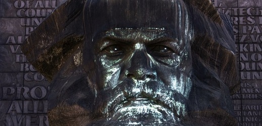 Socha Karla Marxe v Trevíru.
