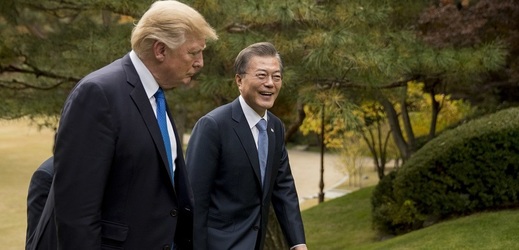 Donald Trump s Mun Če-inem v Soulu