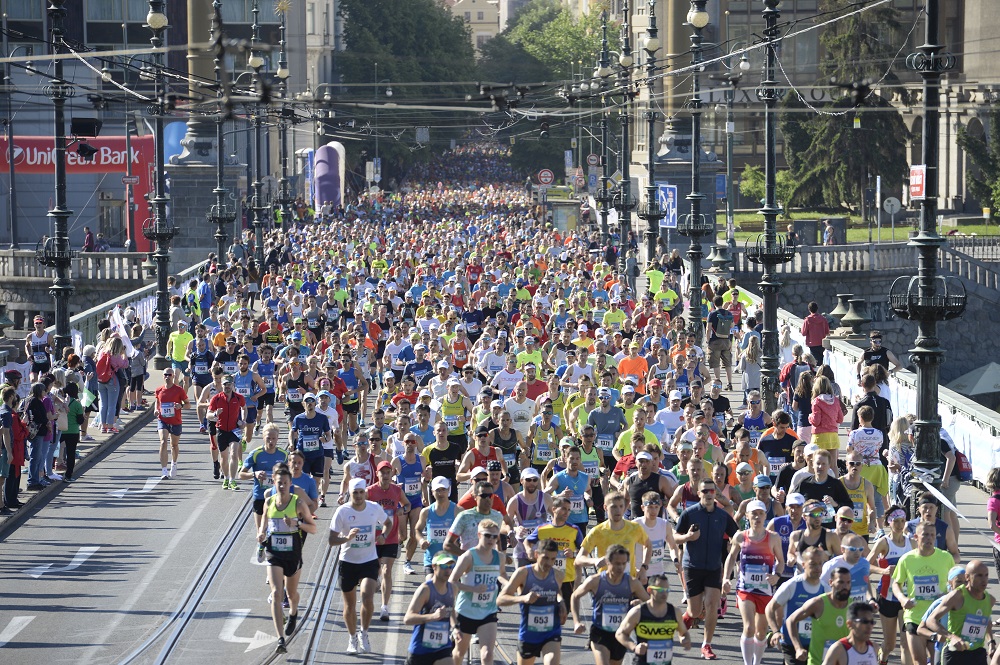 Hlavní město zaplavili běžci. V neděli se konal 24. ročník Pražského maratonu.
