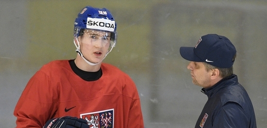 Martin Nečas v diskuzi s trenérem Josefem Jandačem.