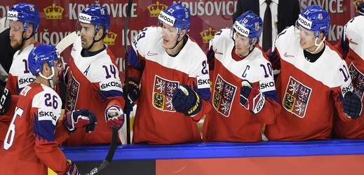 Na střídačku hokejové reprezentace usedne jeden z trojice Filip Pešán, Miloš Říha starší a Václav Varaďa.