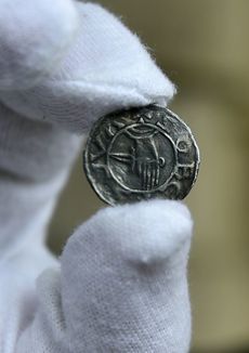 Minci nyní převezmou konzervátoři, poté bude vystavena v teplickém muzeu.