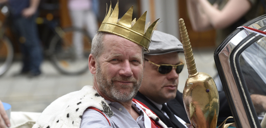 David Koller dostal v Olomouci korunu i žezlo.