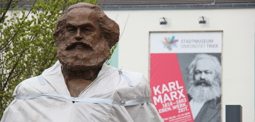 Nadživotní sochu Karla Marxe postavili 13. dubna 2018 v jeho rodišti, německém Trevíru k příležitosti 200. výročí jeho narození.