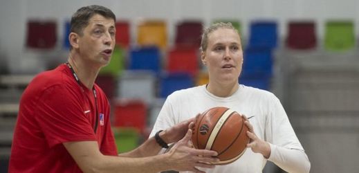 Trenér českých basketbalistek Štefan Svitek chce vyzkoušet nové tváře.