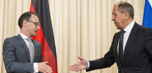 Zleva: Šéf německé diplomacie Haiko Maas a Sergej Lavrov.