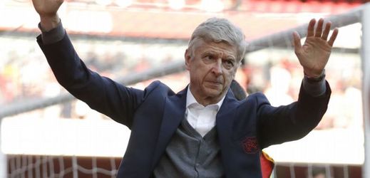 Podle Arséna Wengera se Premier League brzy bude hrát uprostřed pracovního týdne.