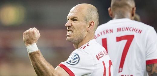 Arjen Robben bude pokračovat v Bayernu Mnichov i v příští sezoně.