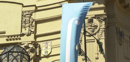 Obecní dům s logem festivalu Pražské jaro.