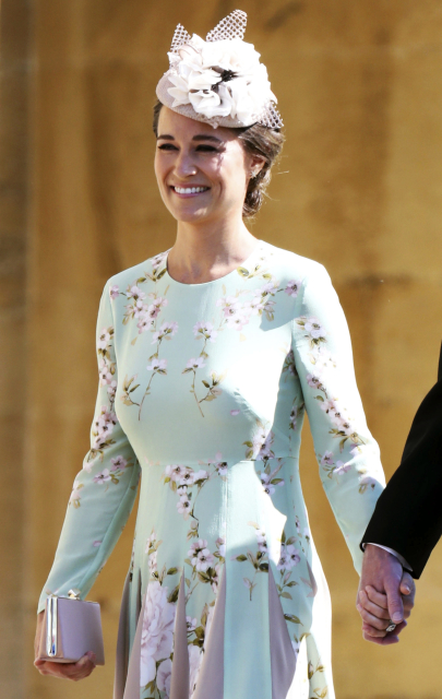 V květovaných šatech přišla sestra vévodkyně Kate, Pippa.