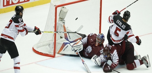 Hokejový útočník Connor McDavid rozhodl parádní brankou o výhře Kanady nad Lotyšskem v prodloužení.