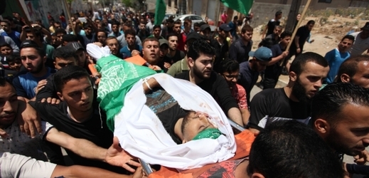 Pohřeb obětí protestů v Pásmu Gazy. 