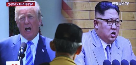 Zleva Donald Trump a Kim Čong-un.