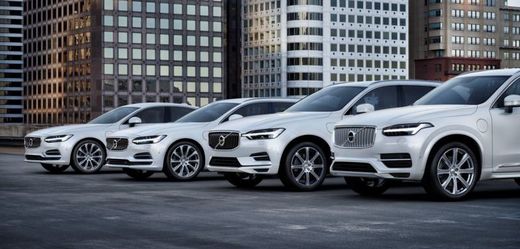 Volvo se chystá vyřazovat spalovací agregáty a nahrazovat je hybridními variantami. 