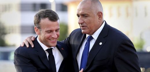 Francouzský prezident Emmanuel Macron (vlevo) a bulharský premiér Boyko Borissov.