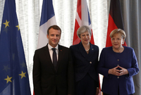 Francouzský prezident E. Macron, britská premiérka T. Mayová a německá kancléřka A. Merkelová.