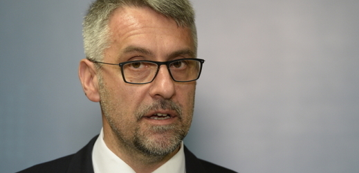 Ředitel civilní rozvědky Jiří Šašek je dočasně zproštěn výkonu služby.