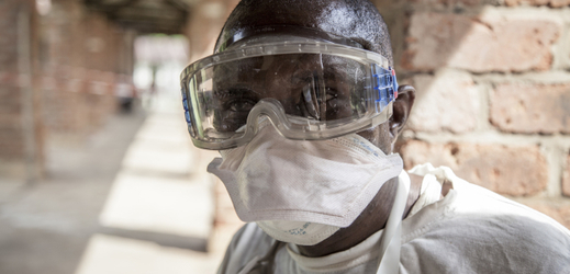 Zdravotnický pracovník v Kongu.
