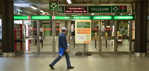 Stanice metra Muzeum by měla být od pondělí plně v provozu.